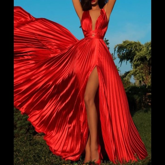 ❤️in love with Red❤️ - Picture 2 of 2